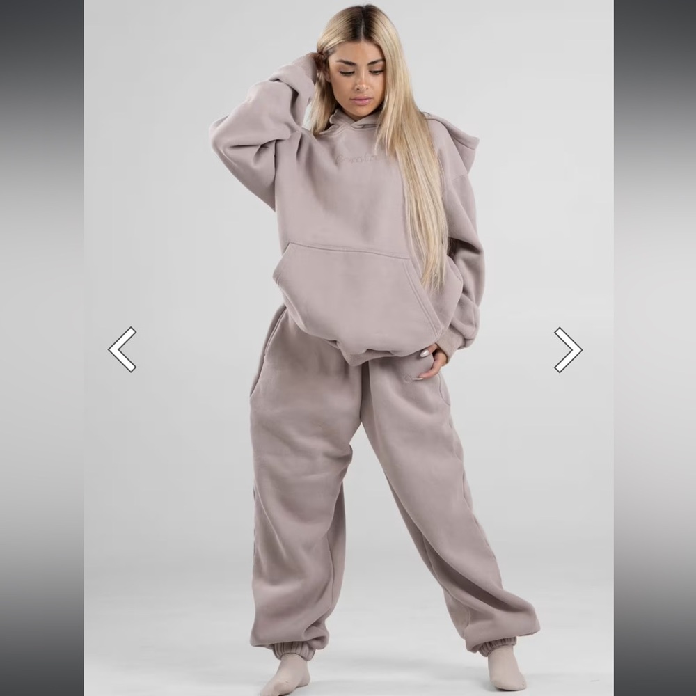 Comfrt Set - Signature Hoodie and Sweatpants Bark